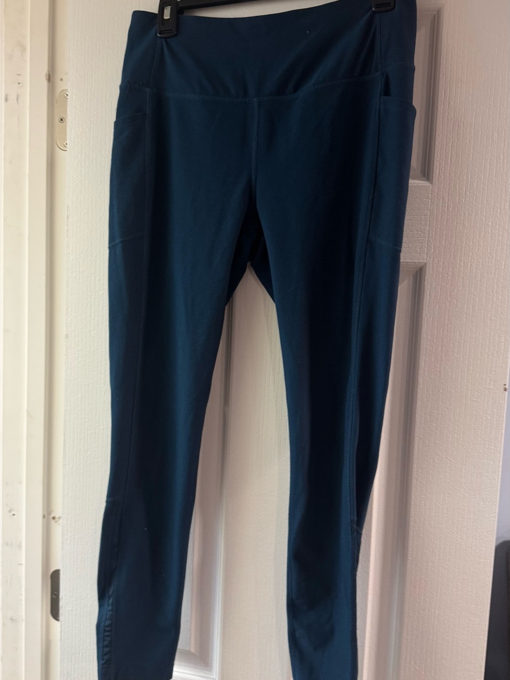 Moderate Navy Blue  High-Rise Active Leggings with Side Pockets